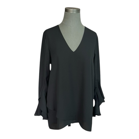 Women’s Blouse Karen Kane Asymmetrical Black Crepe 3/4 Flutter Sleeve V-Neck Top - Picture 3 of 7